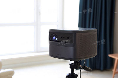 十大家用投影儀排行榜 堅(jiān)果J10S原色投影，音畫雙絕成首選